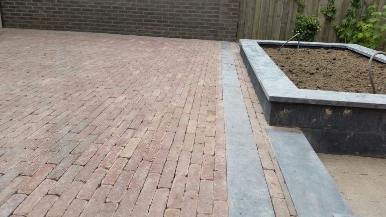 Terras van waaltjes met trap