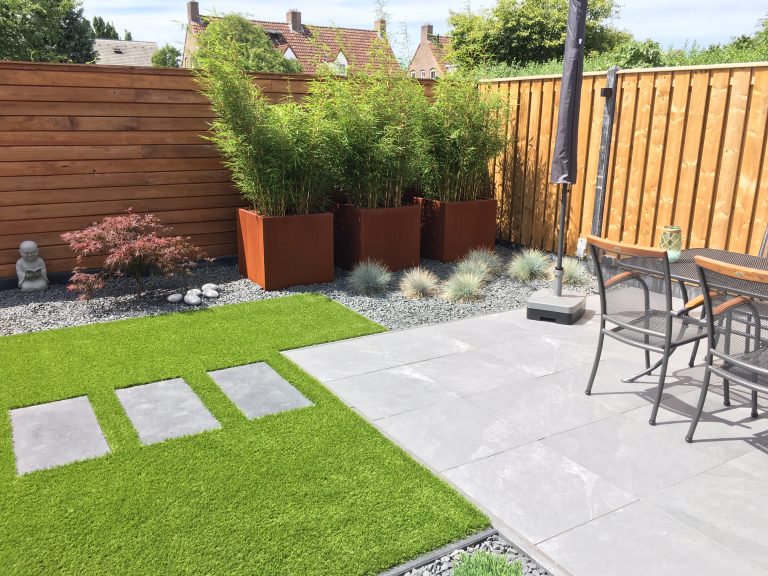 Tuin in Valkenswaard met nieuwe bestrating