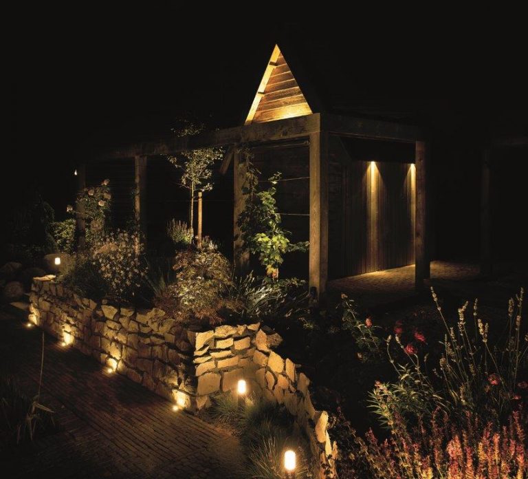 Tuinhuis met sfeerverlichting