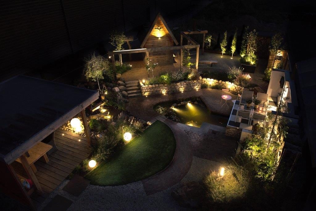 Tuin met Lightpro-verlichting bij avond