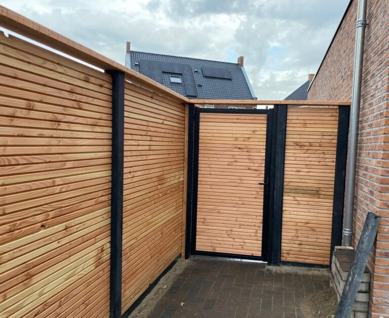Douglas rhombus poort in een zwart stalen frame