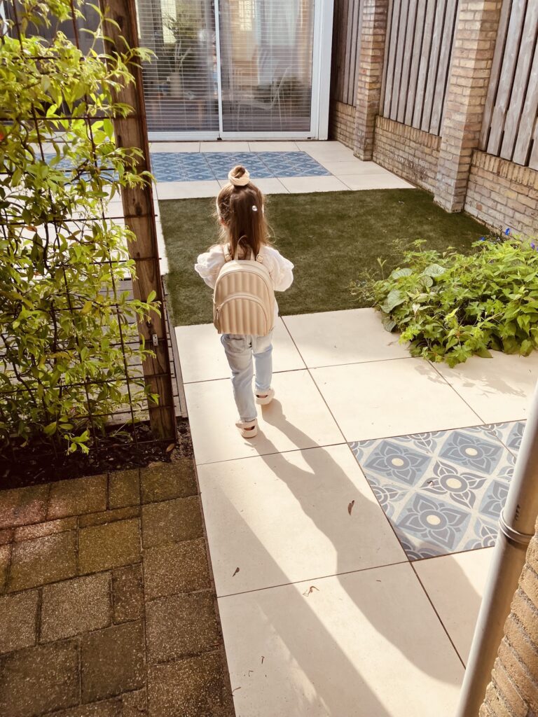 Tuinpad van sierbestrating