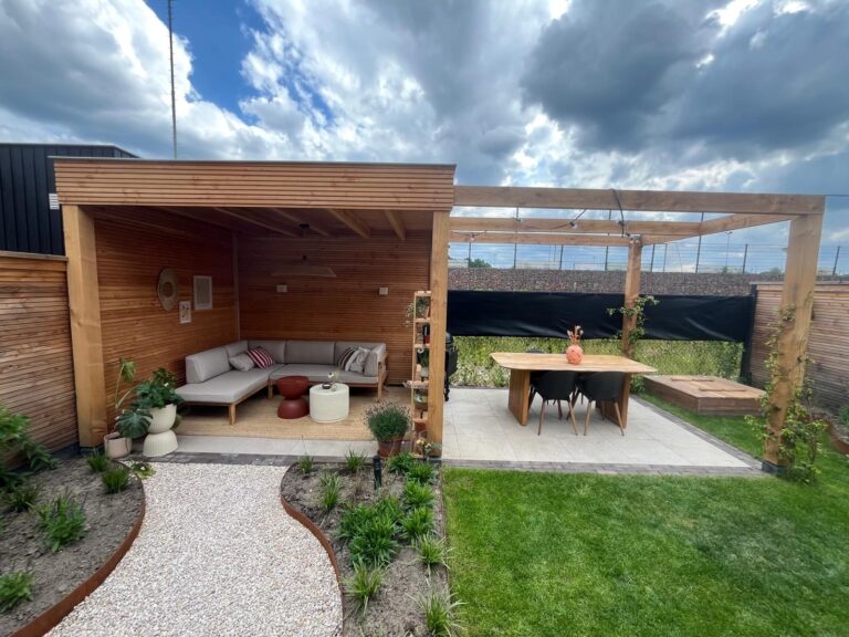 Overkapping met triple rhombusprofiel en pergola